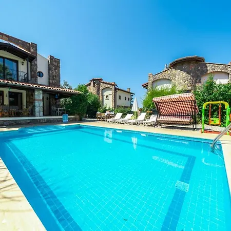 فيلة Sleeps 6 With Pool Air Con And Wifi *
