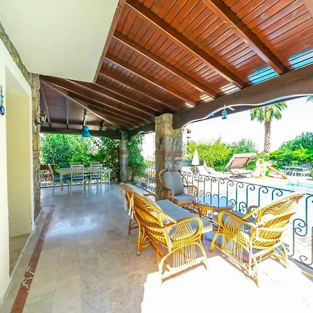 فيلة Sleeps 6 With Pool Air Con And Wifi *