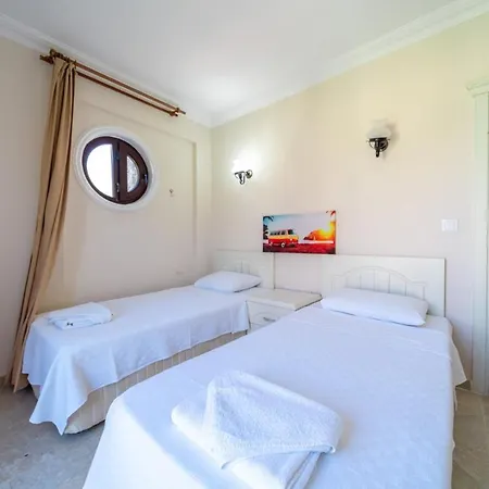 فيلة Sleeps 6 With Pool Air Con And Wifi *